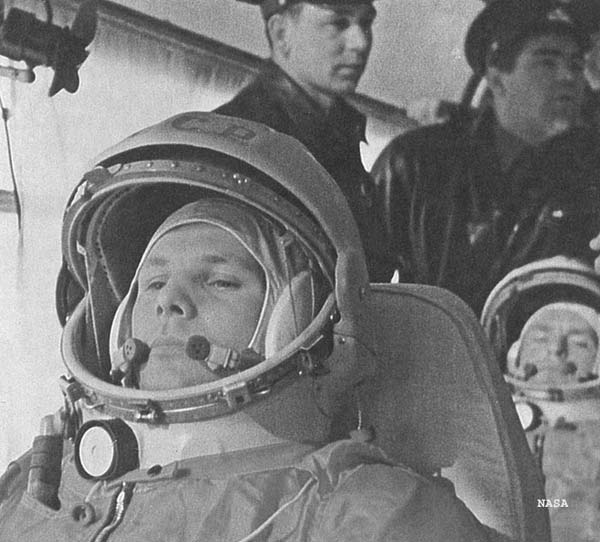 Russian Cosmonauts Honor Yuri Gagarin, 1st Man in Space, From Orbit
